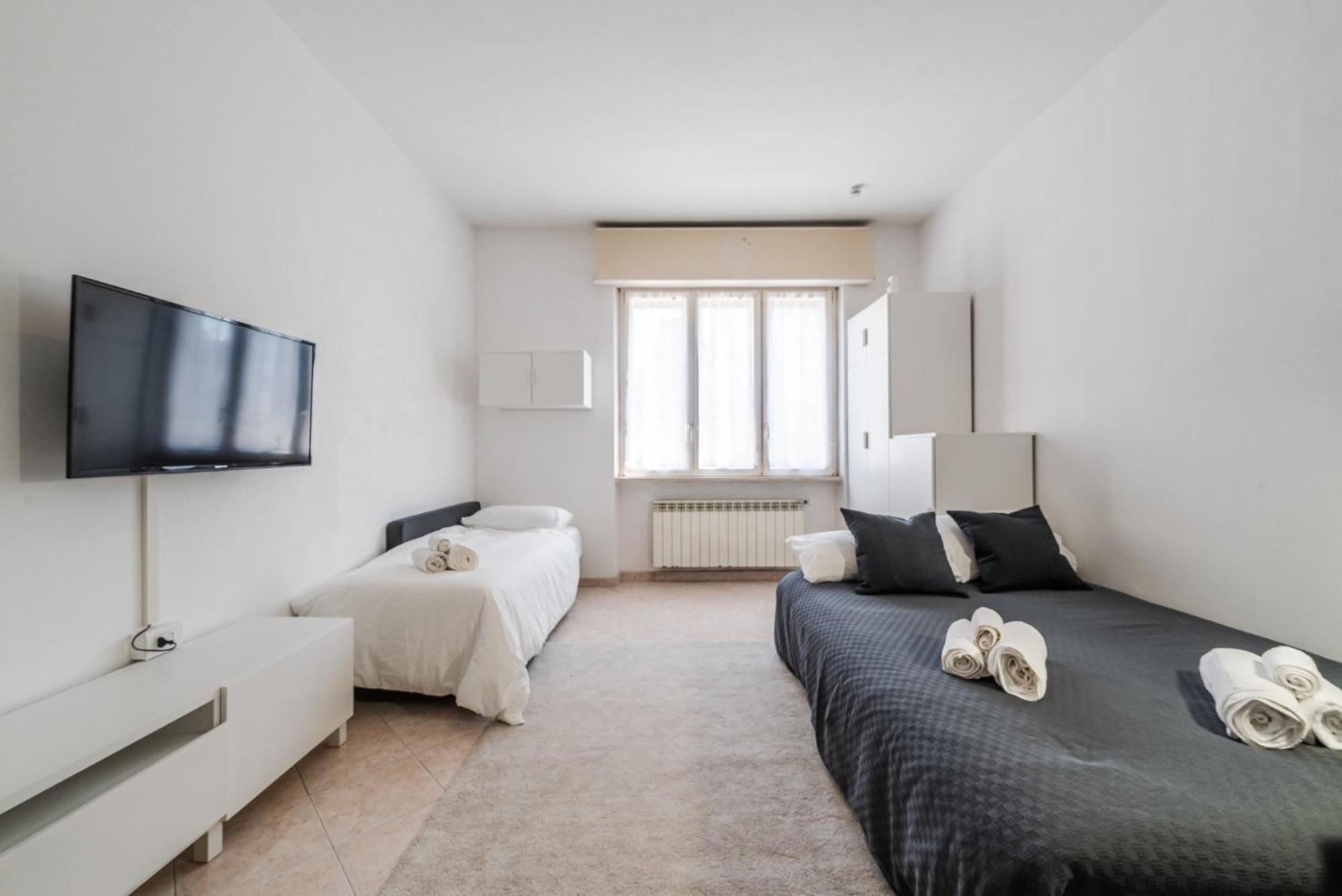 Roma 23, Smartstay Роцано Екстериор снимка