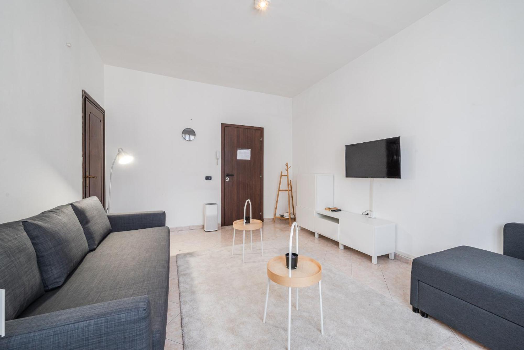 Roma 23, Smartstay Роцано Екстериор снимка