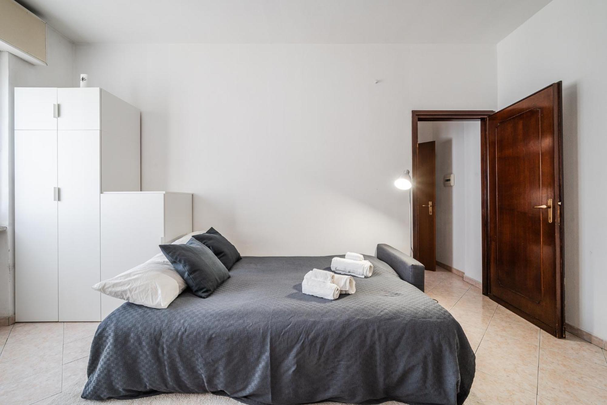 Roma 23, Smartstay Роцано Екстериор снимка