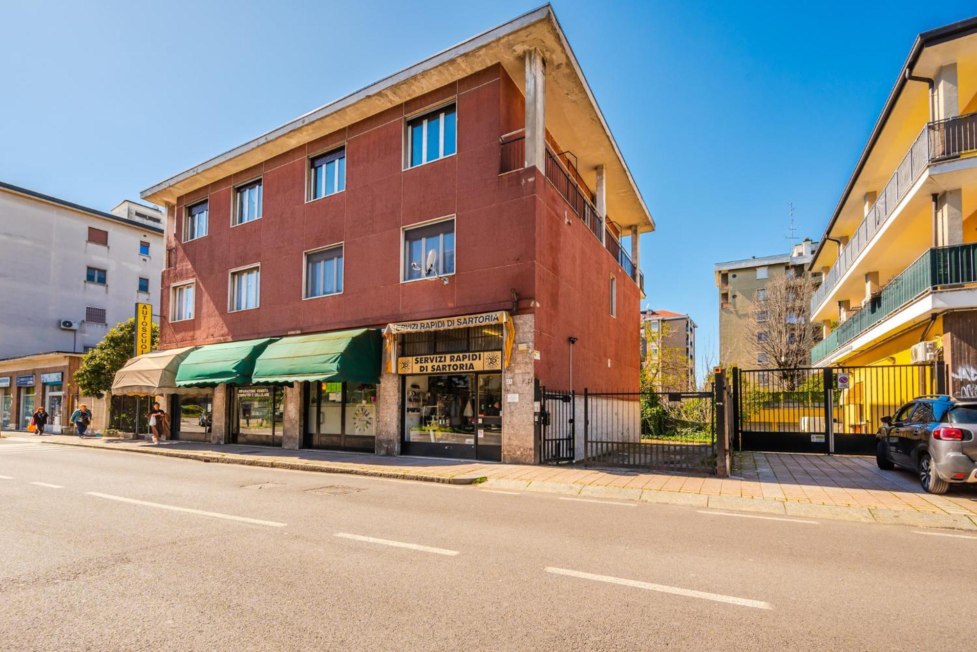 Roma 23, Smartstay Роцано Екстериор снимка