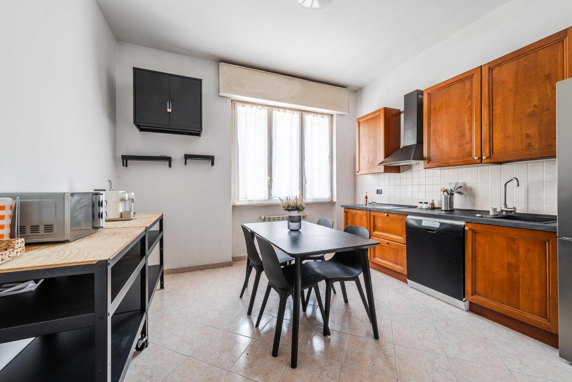 Roma 23, Smartstay Роцано Екстериор снимка