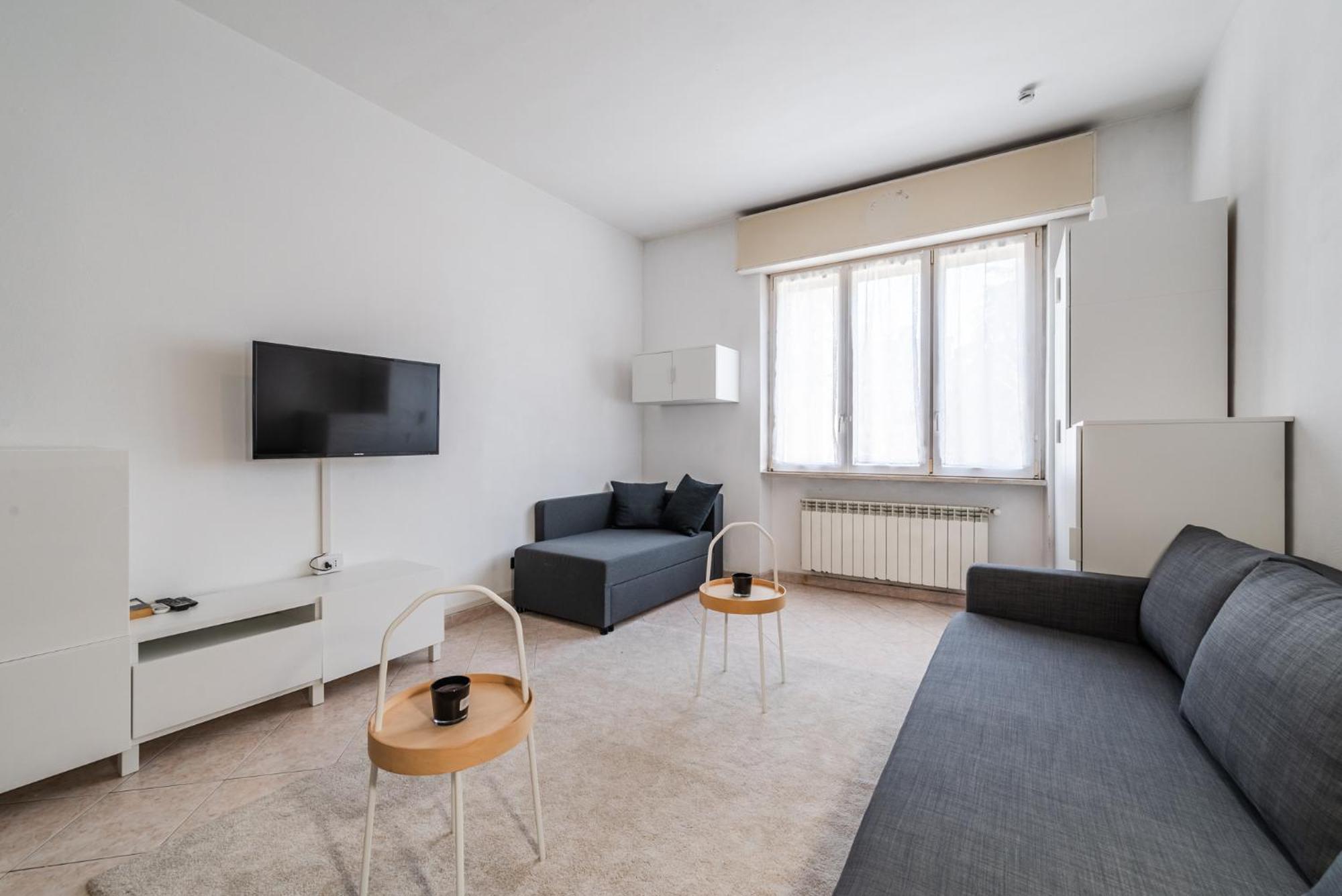 Roma 23, Smartstay Роцано Екстериор снимка