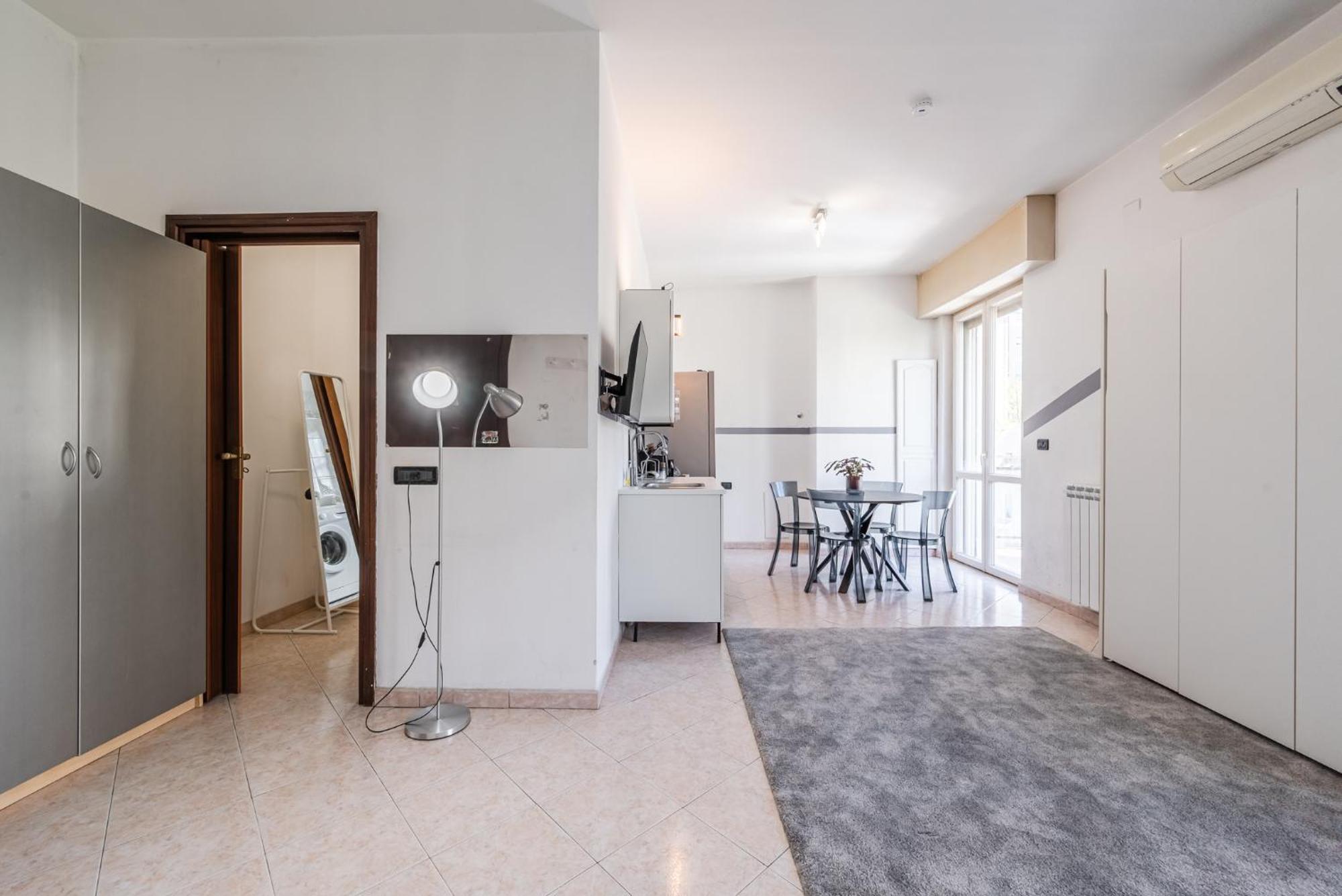 Roma 23, Smartstay Роцано Екстериор снимка