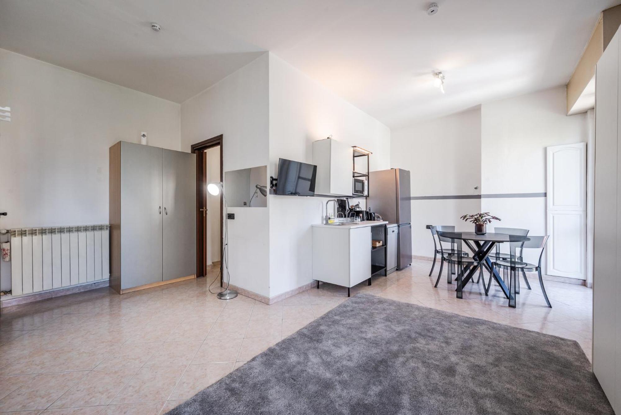 Roma 23, Smartstay Роцано Екстериор снимка